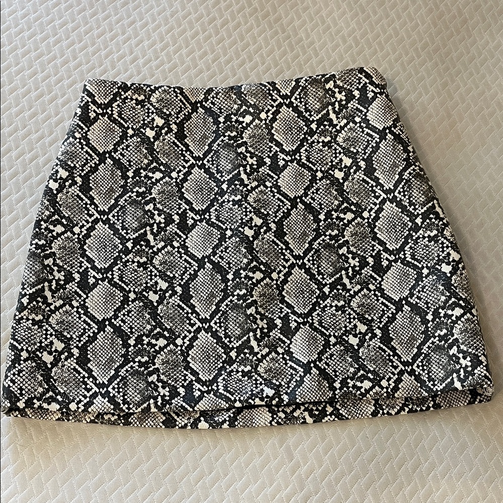 H&M Monochrome Snake Print Mini Skirt